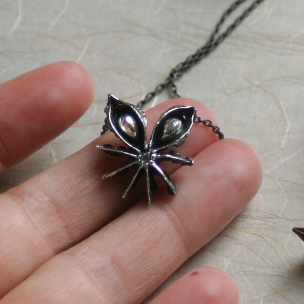 Anis estrella: the alien pod pendant