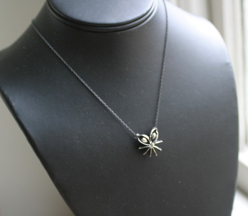 Anis estrella: the alien pod pendant